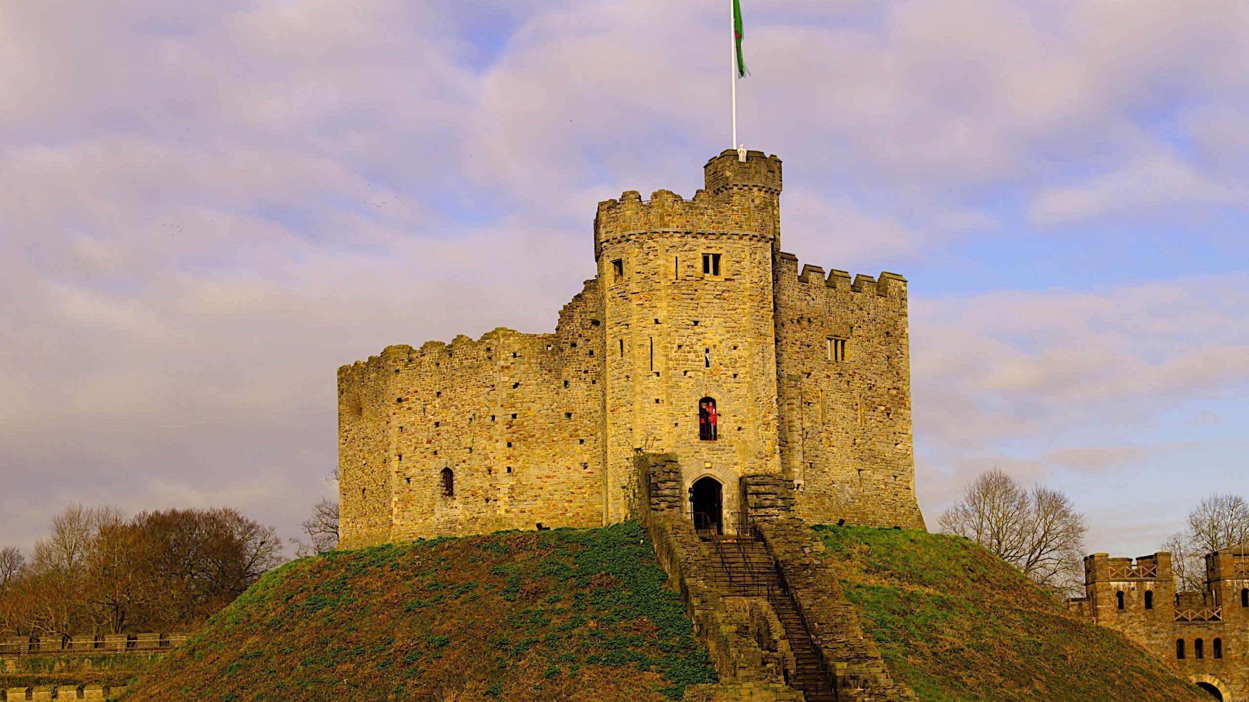2560x1440 Cardiff Wallpaper