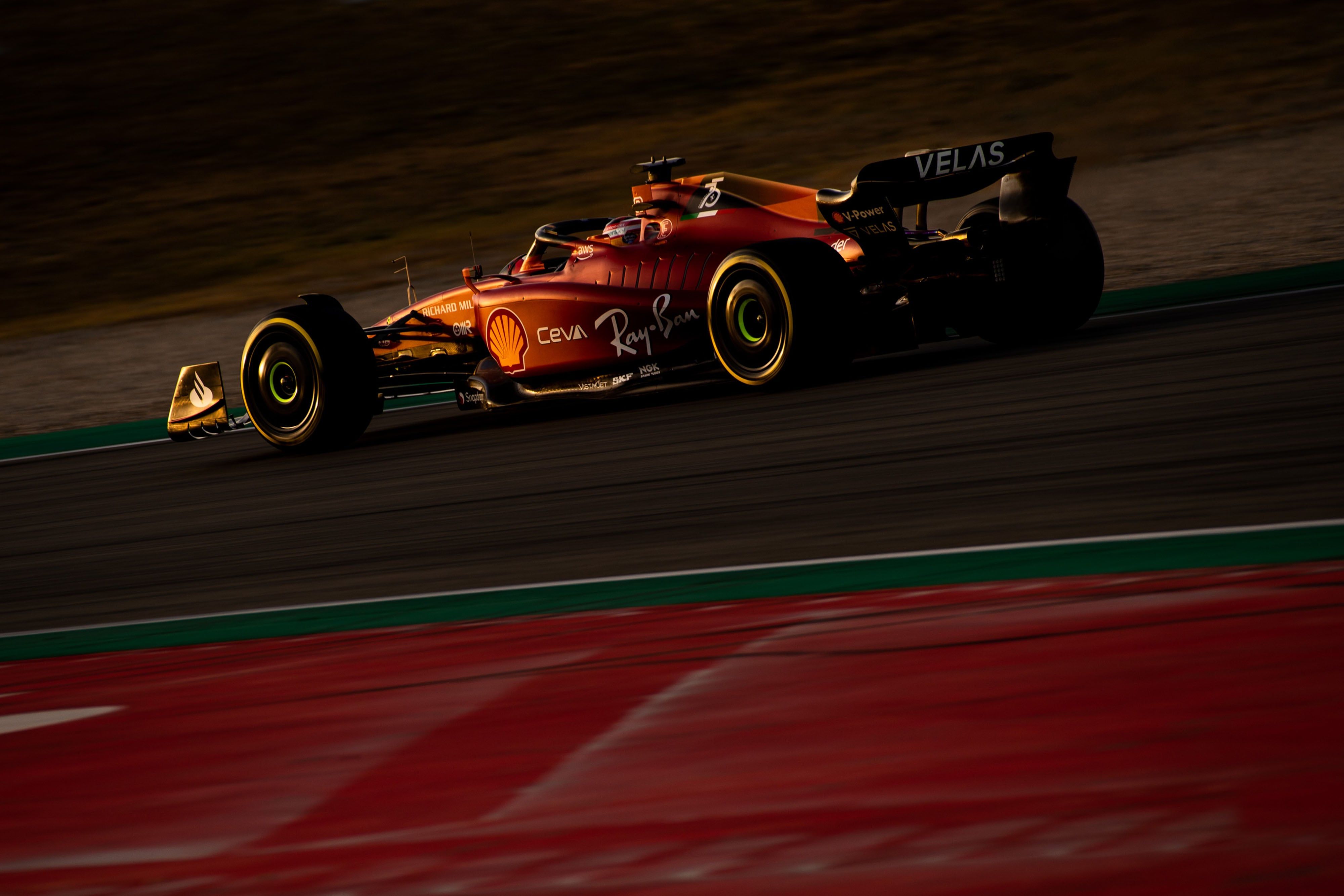 4000x2667 New Picture Of The Ferrari F1 75 At Sunset Today At Barcelona (4K)