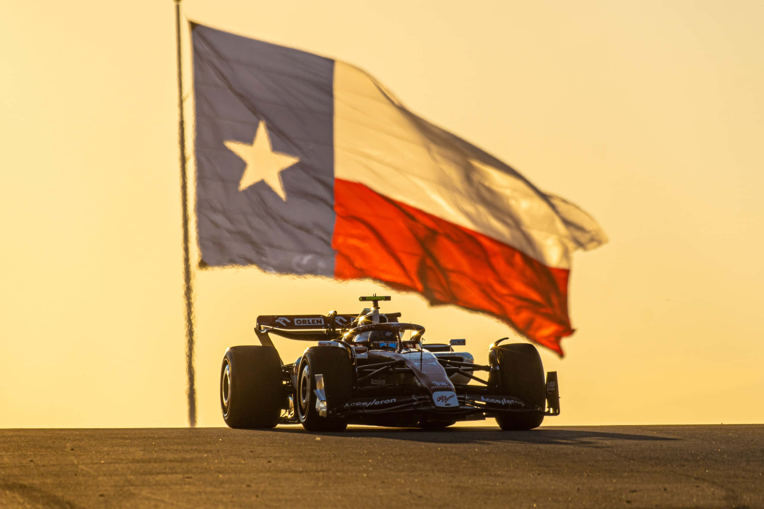 2560x1707 Download Formula1 Car Texas Flag Sunset Wallpaper