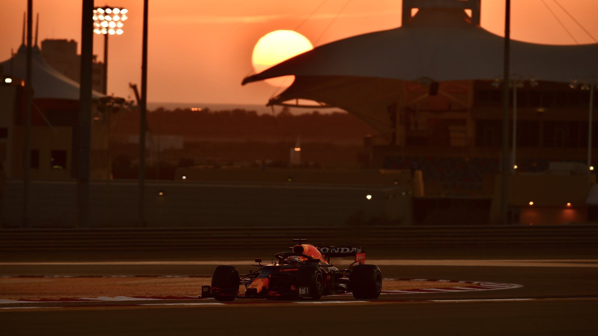 2048x1152 Bahrain Int. Circuit on X: That Sakhir sunset though