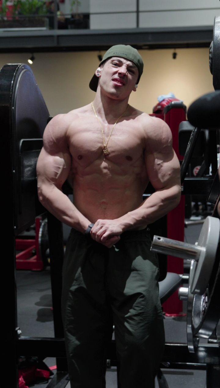 720x1267 Gabriel ganley wallpaper. Tatuagem batata da perna, Rato de academia, Rapazes musculosos