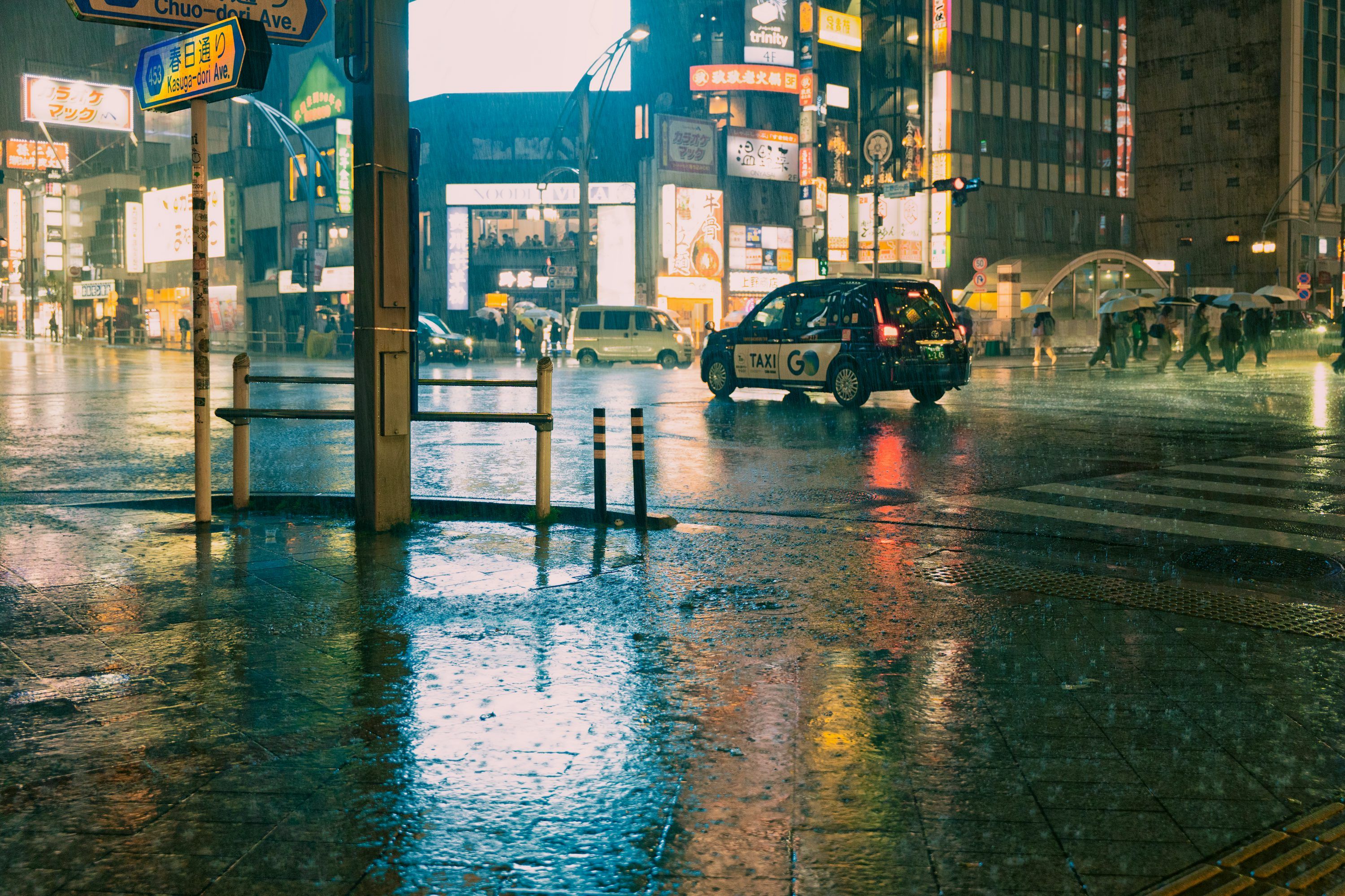 3000x2000 City street at night with reflections on wet pavement