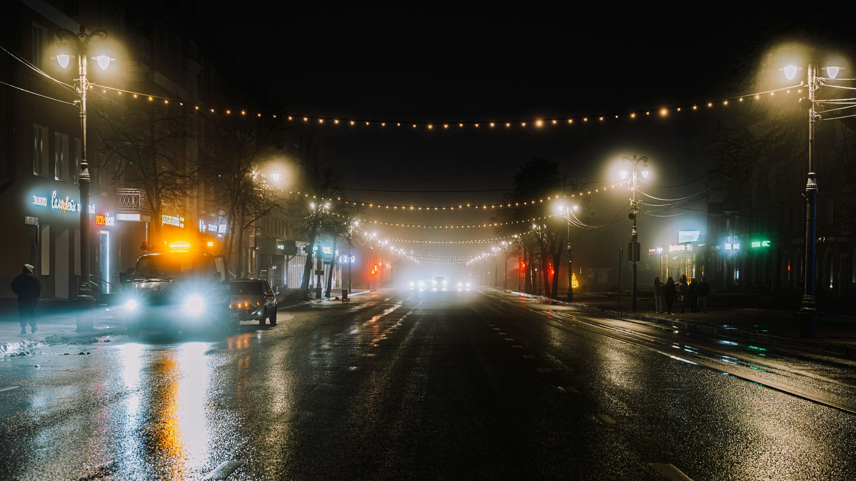 3000x1687 Wet city street at night with glowing lights
