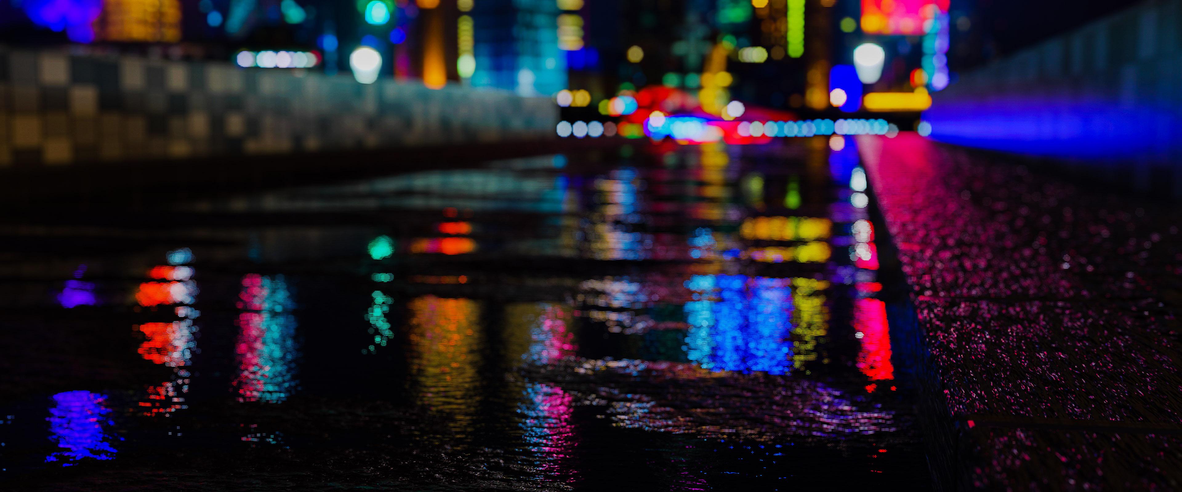 3840x1600 A wet City Street