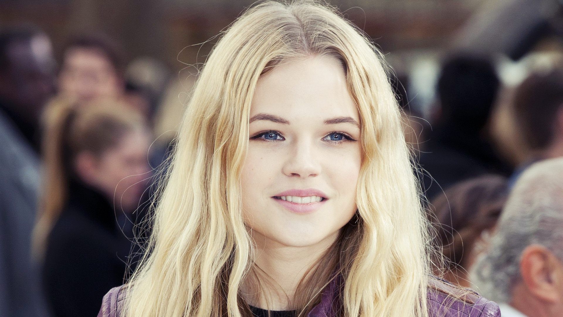 1920x1080 Gabriella Wilde Radiance