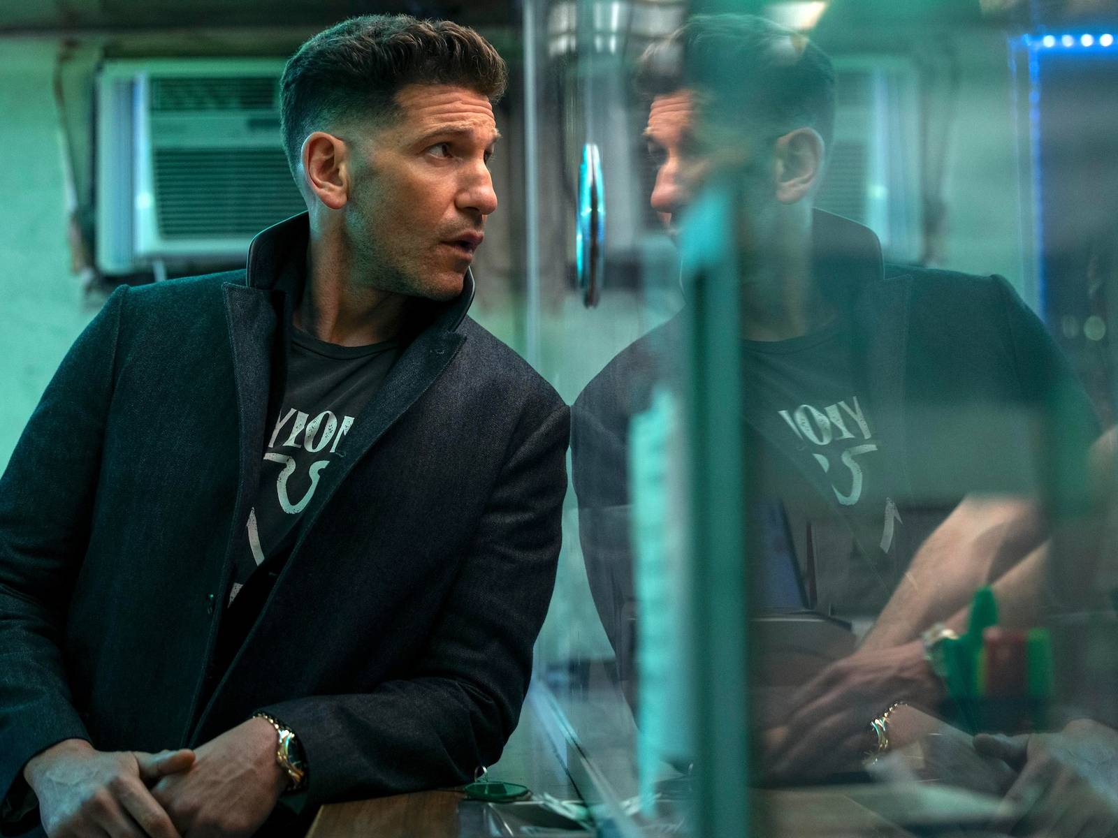 1600x1200 Jon Bernthal's Near Perfect Action Thriller Is Officially One Of The Biggest Streaming Hits In The World
