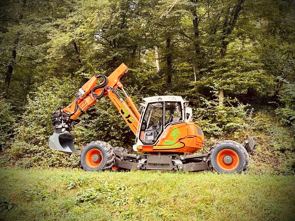 1024x768 Menzi Muck M545x mit Fahrer