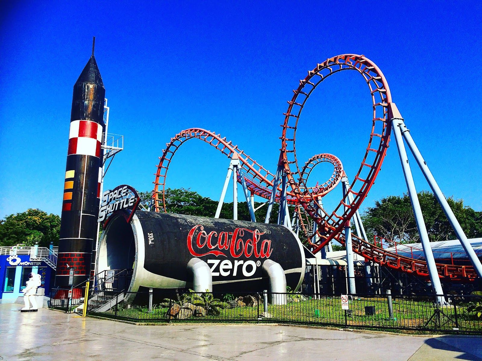1600x1200 KUMAGCOW.COM: Enchanted Kingdom