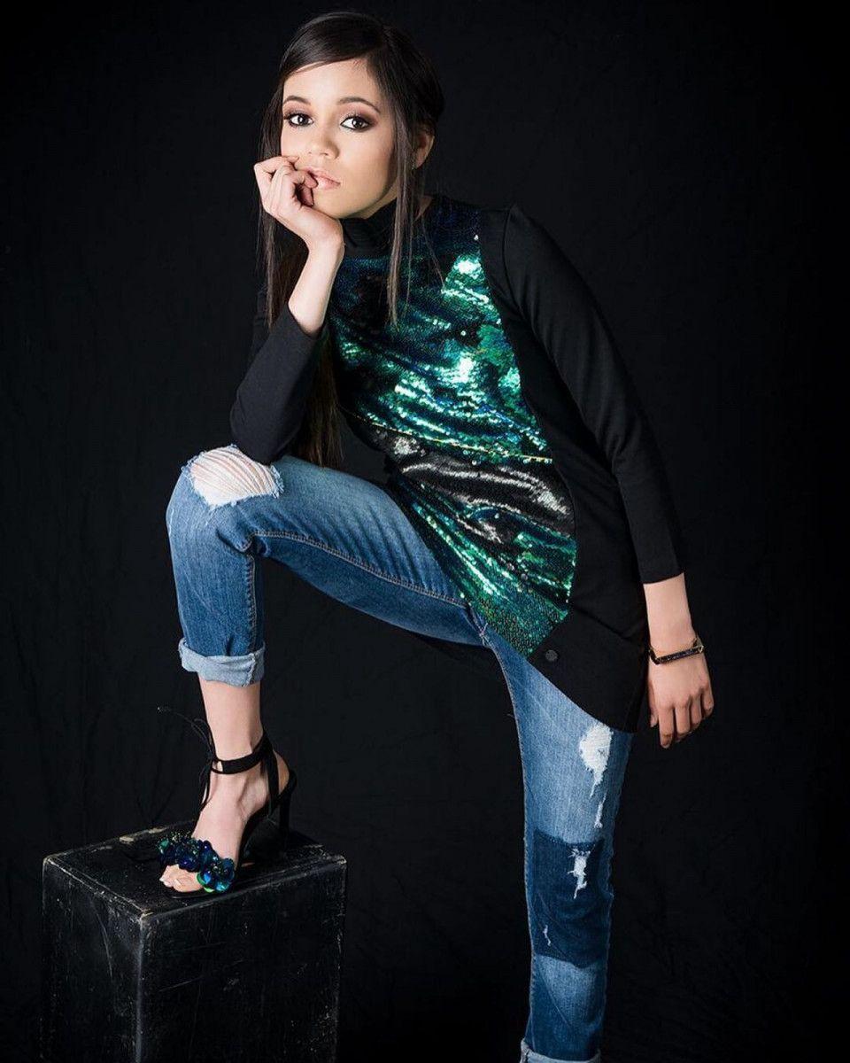 960x1200 Jenna Ortega wallpaper