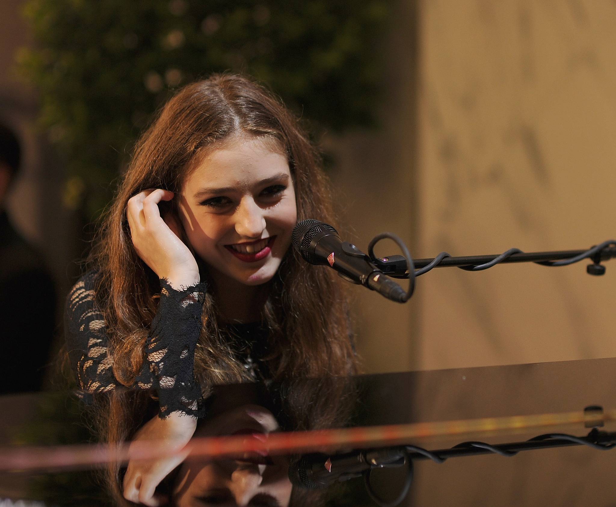 2048x1686 birdy, singer, face 2560x1024 Resolution Wallpaper, HD Music 4K Wallpaper, Image, Photo and Background