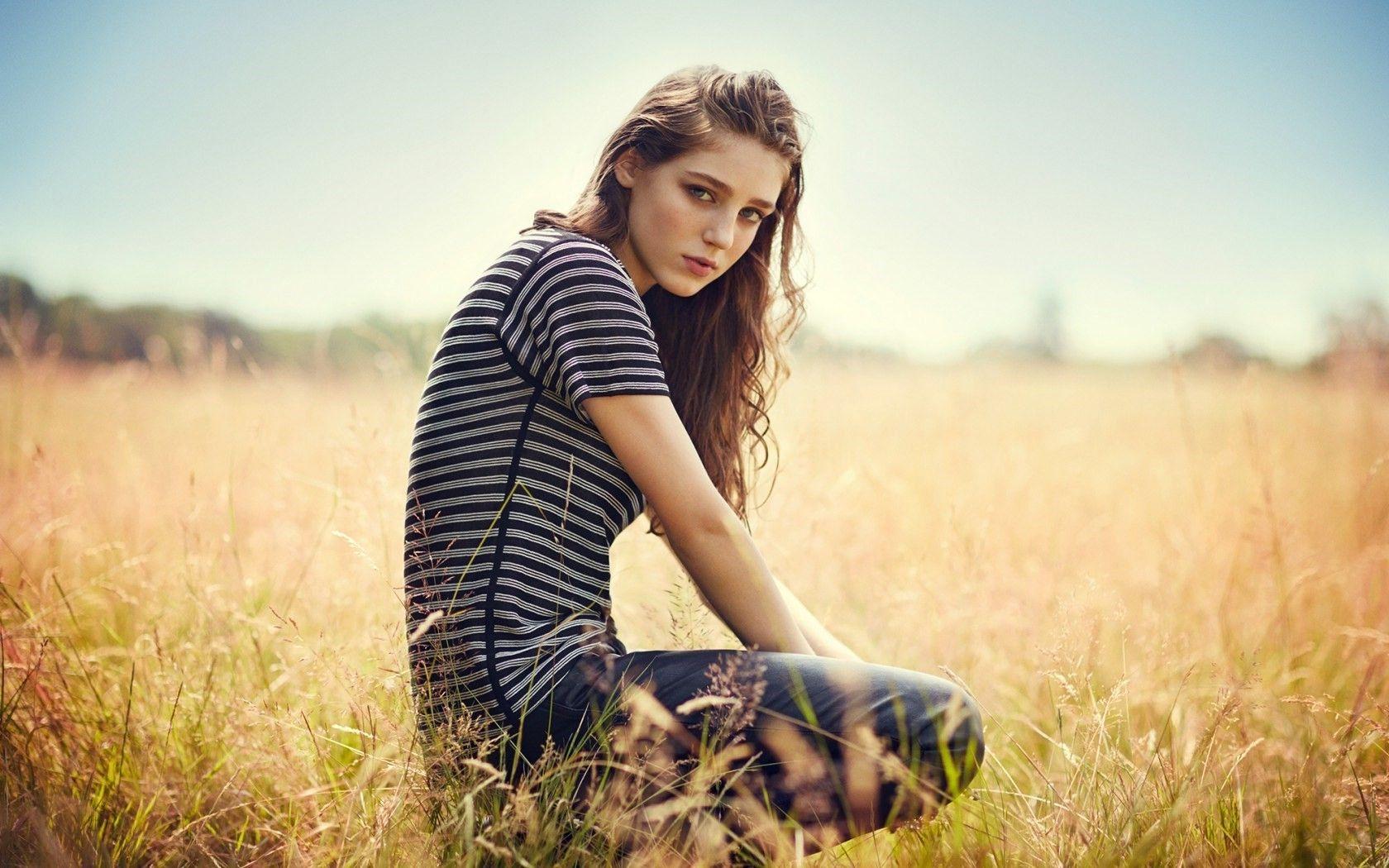 1680x1050 women, Brunette, Birdy Wallpaper HD / Desktop and Mobile Background