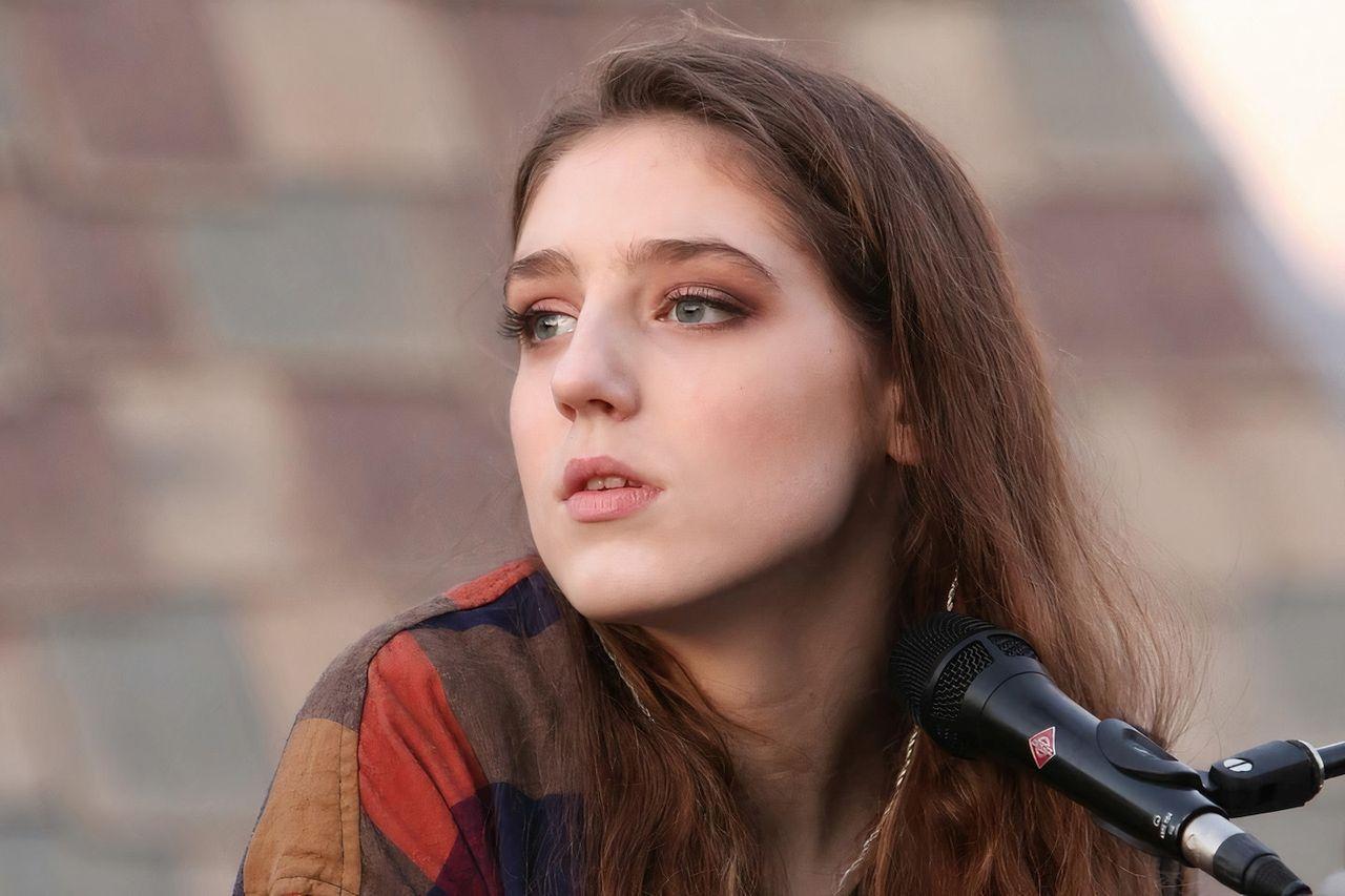 1280x853 Birdy Singer Women Blue Eyes Long Hair Brunette Concerts Depth Of Field Wallpaper:1280x853