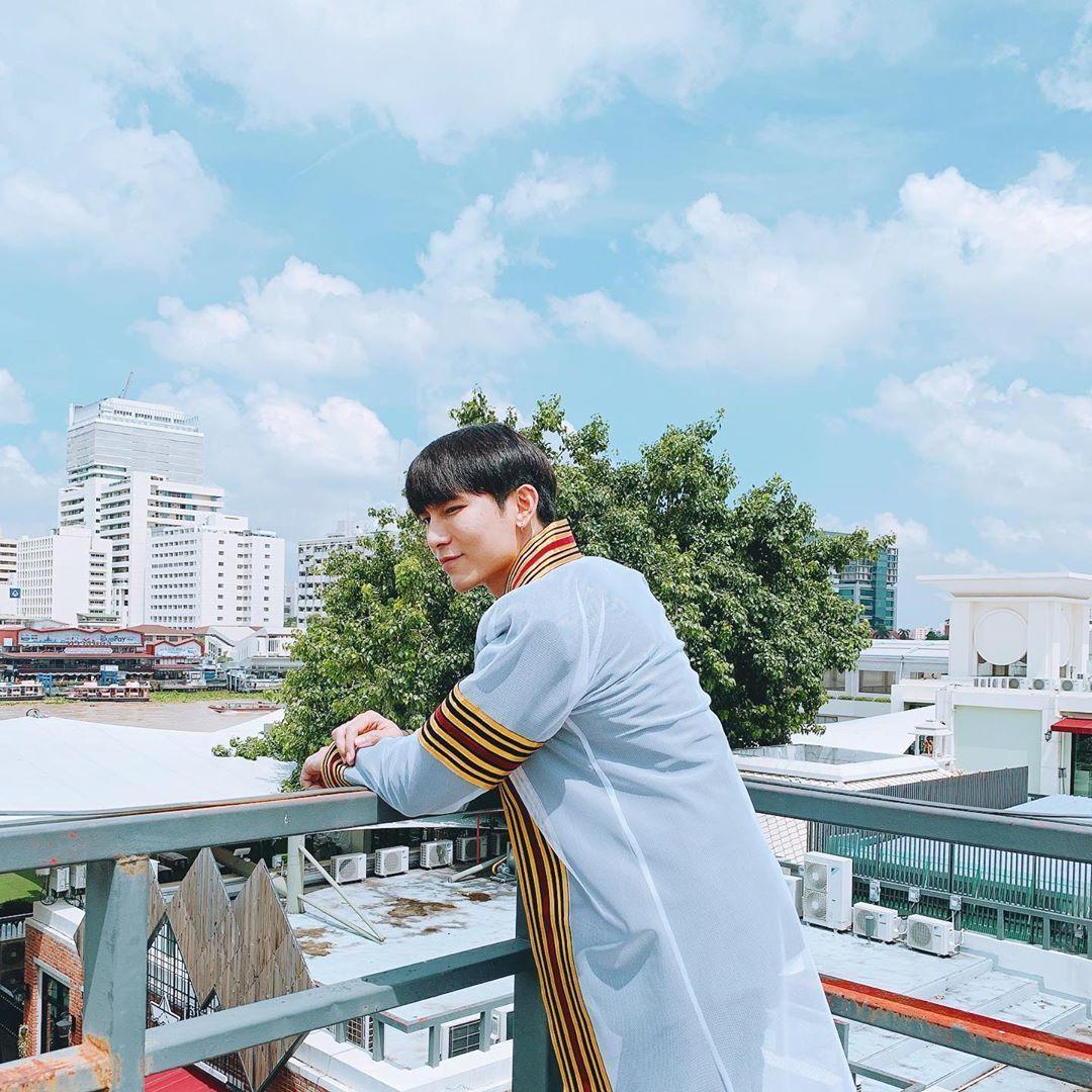 1080x1080 Mew Suppasit Wallpaper