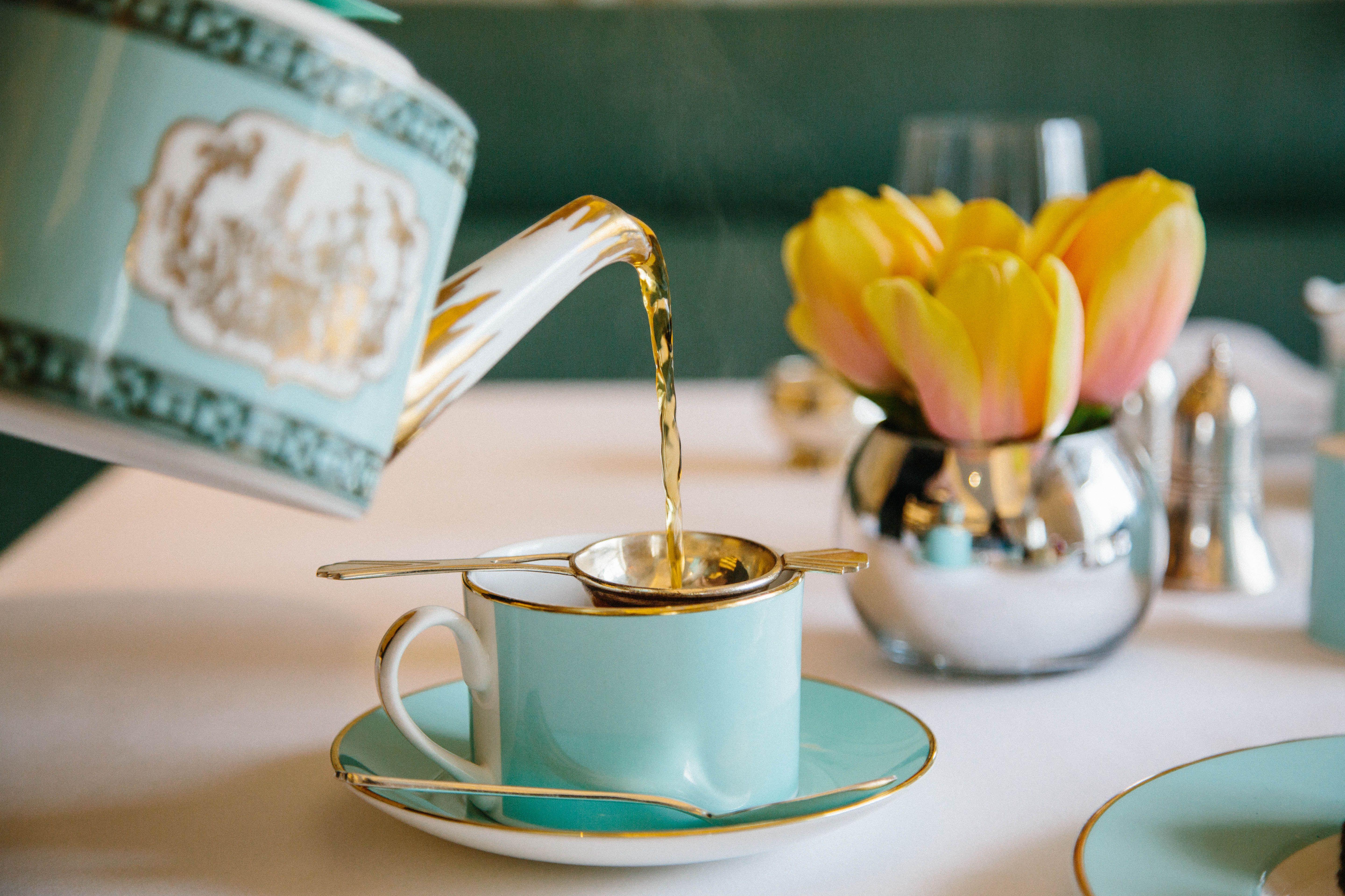 5760x3840 Elegant Afternoon Tea Delights