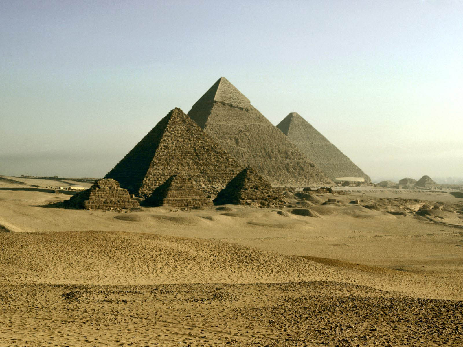1600x1200 wallpaper: Egypt Pyramids Wallpaper