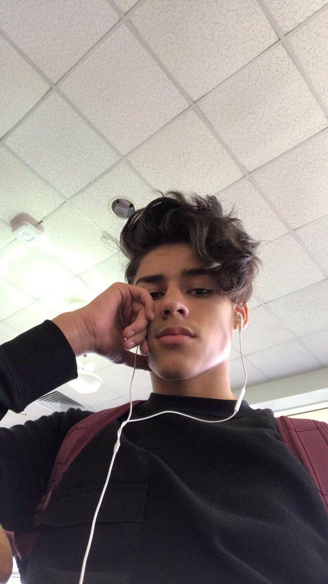 675x1200 Andrew Davila