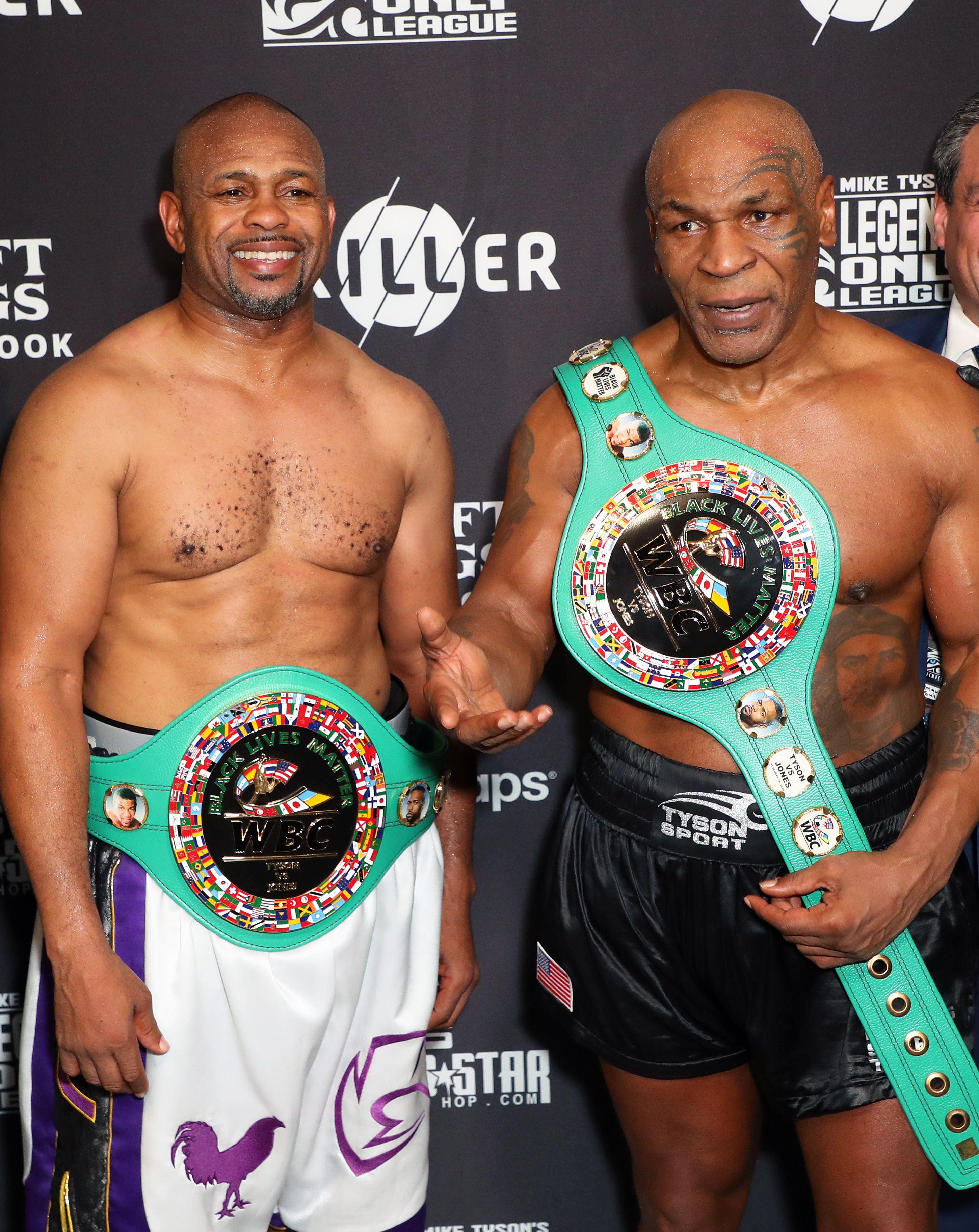 2900x3648 Mike Tyson returns to the ring after 15 years, fights to a draw with Roy Jones Jr. for charity