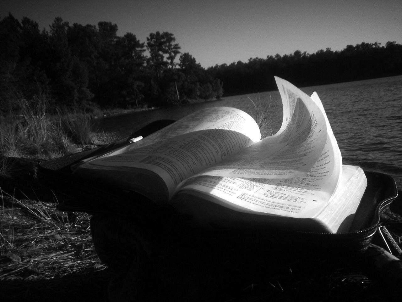 1280x960 Bible Whith Black Background .