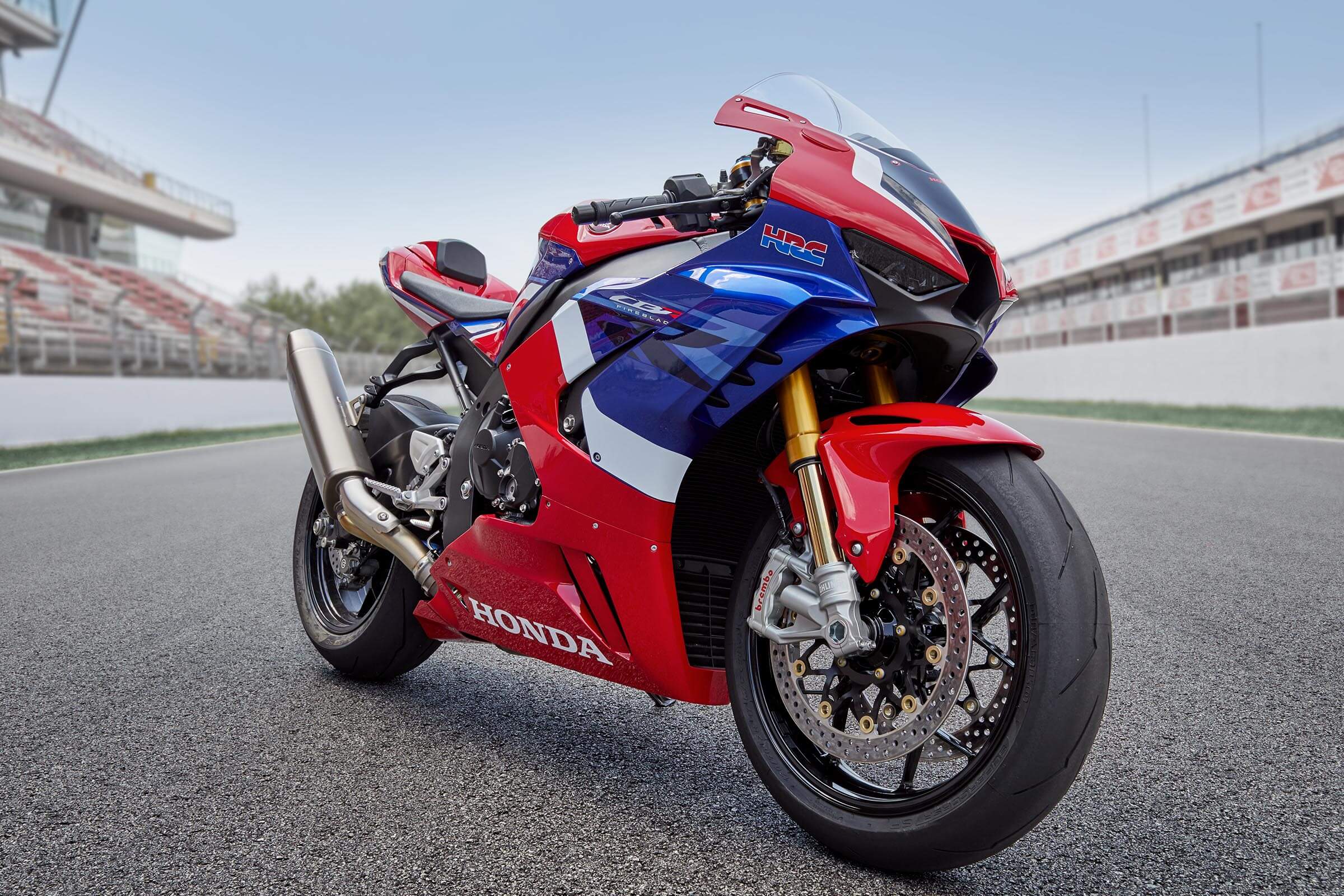 2400x1600 CBR1000RR R Fireblade SP OVERVIEW