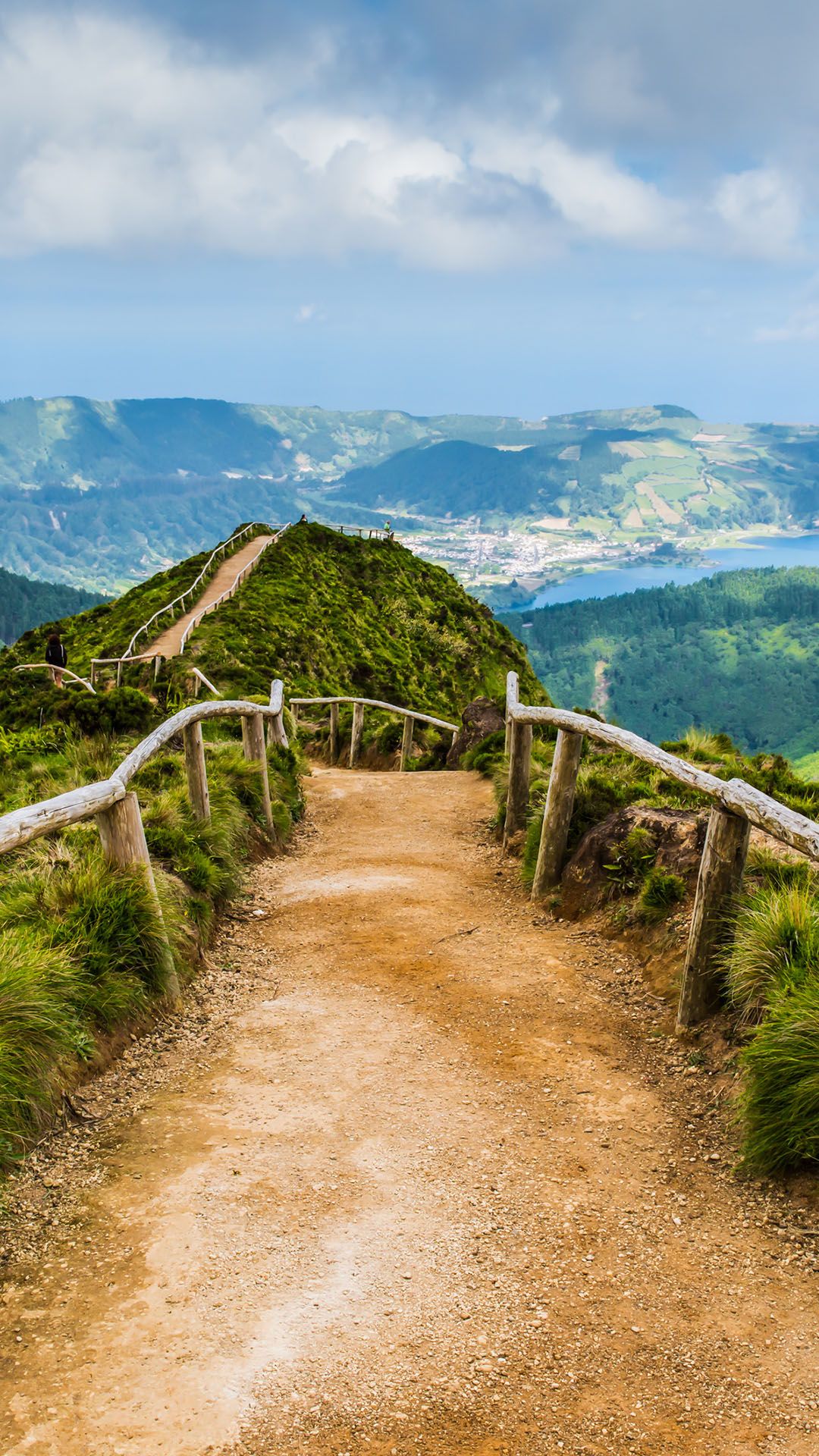 1080x1920 Walking path to a view on lakes of Sete Cidades, Ponta Delgada, São Miguel, Azores, Portugal. Windows Spotlight Image