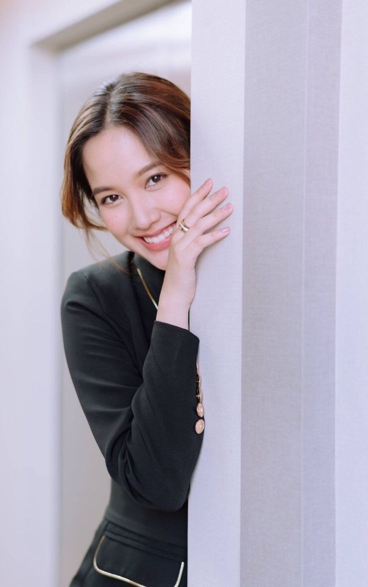 736x1174 Freen Sarocha Chankimha. Freen sarocha photohoot, Freen sarocha graduation, Freen sarocha wallpaper black