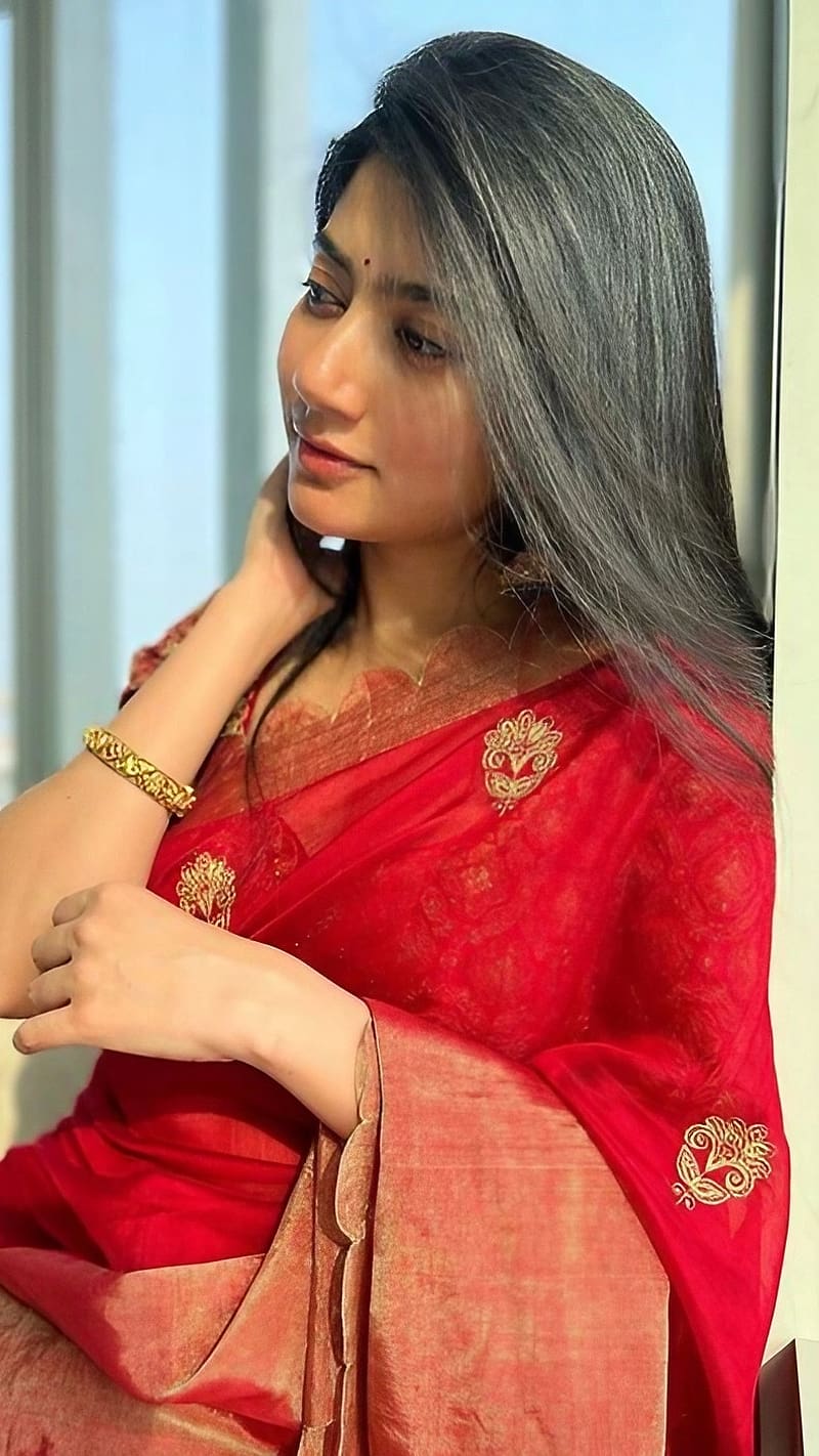 800x1422 HD red saree look wallpaper