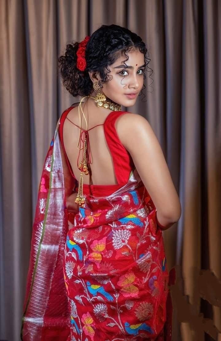720x1108 Anupama Parameswaran looks ravishing in a red saree!
