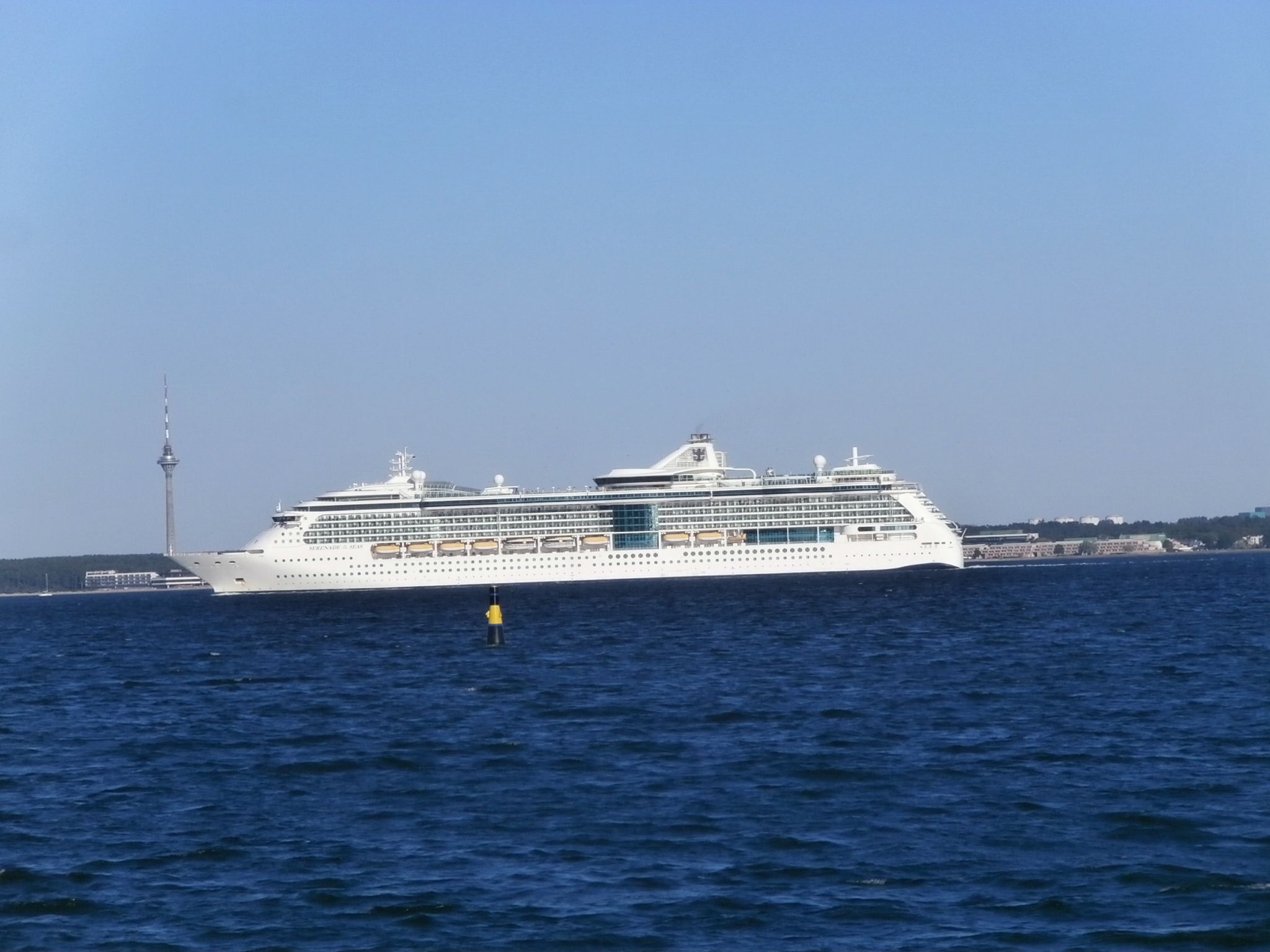2048x1536 Serenade of the Seas Port Side Tallinn 18 August