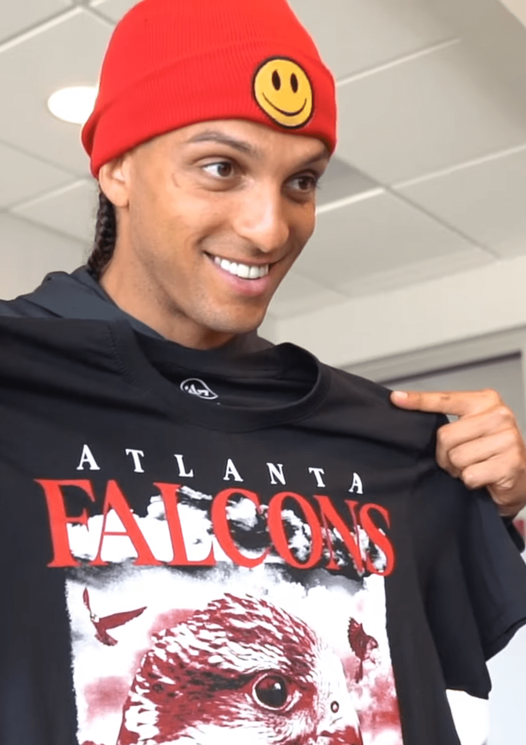 1052x1488 Alumni Mack Hollins helping catalyze Patriots' strong season