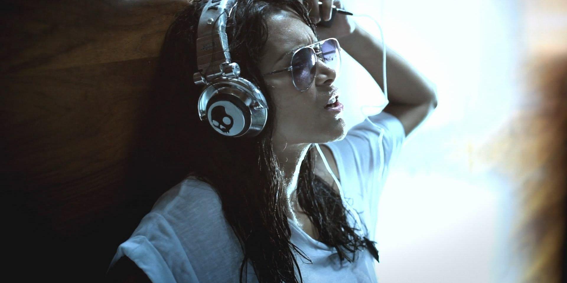 1920x960 What Makes a Good Headset for Your Call Center? Center Software in the Cloud