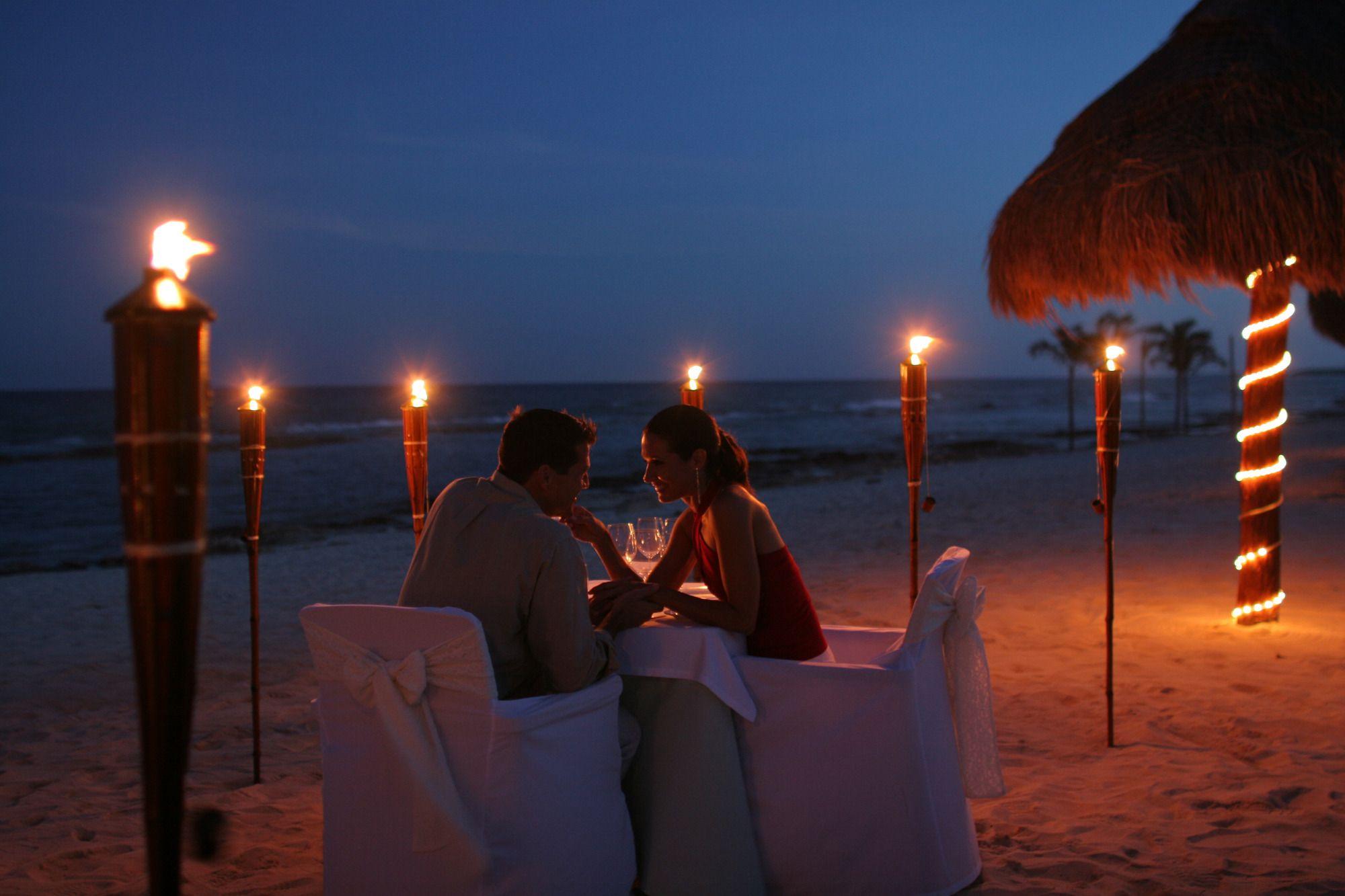 2000x1333 Romantic Night Beach Wallpaper