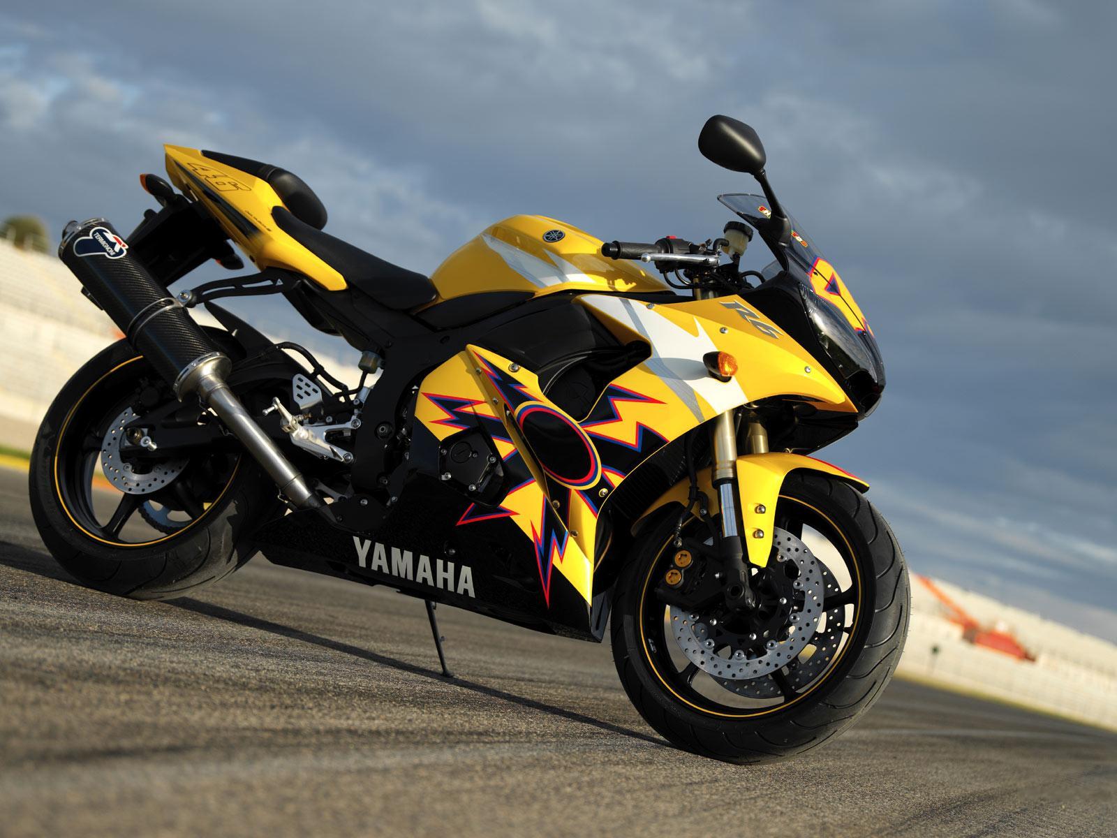 1600x1200 Yamaha Desktop Wallpaper FREE on