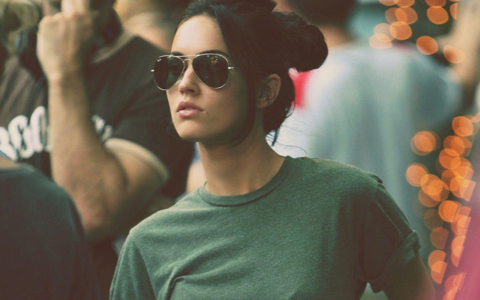 1680x1050 Woman In Green Crew Neck Shirt With Ray Ban Aviator Dont Care About You Meme Wallpaper & Background Download