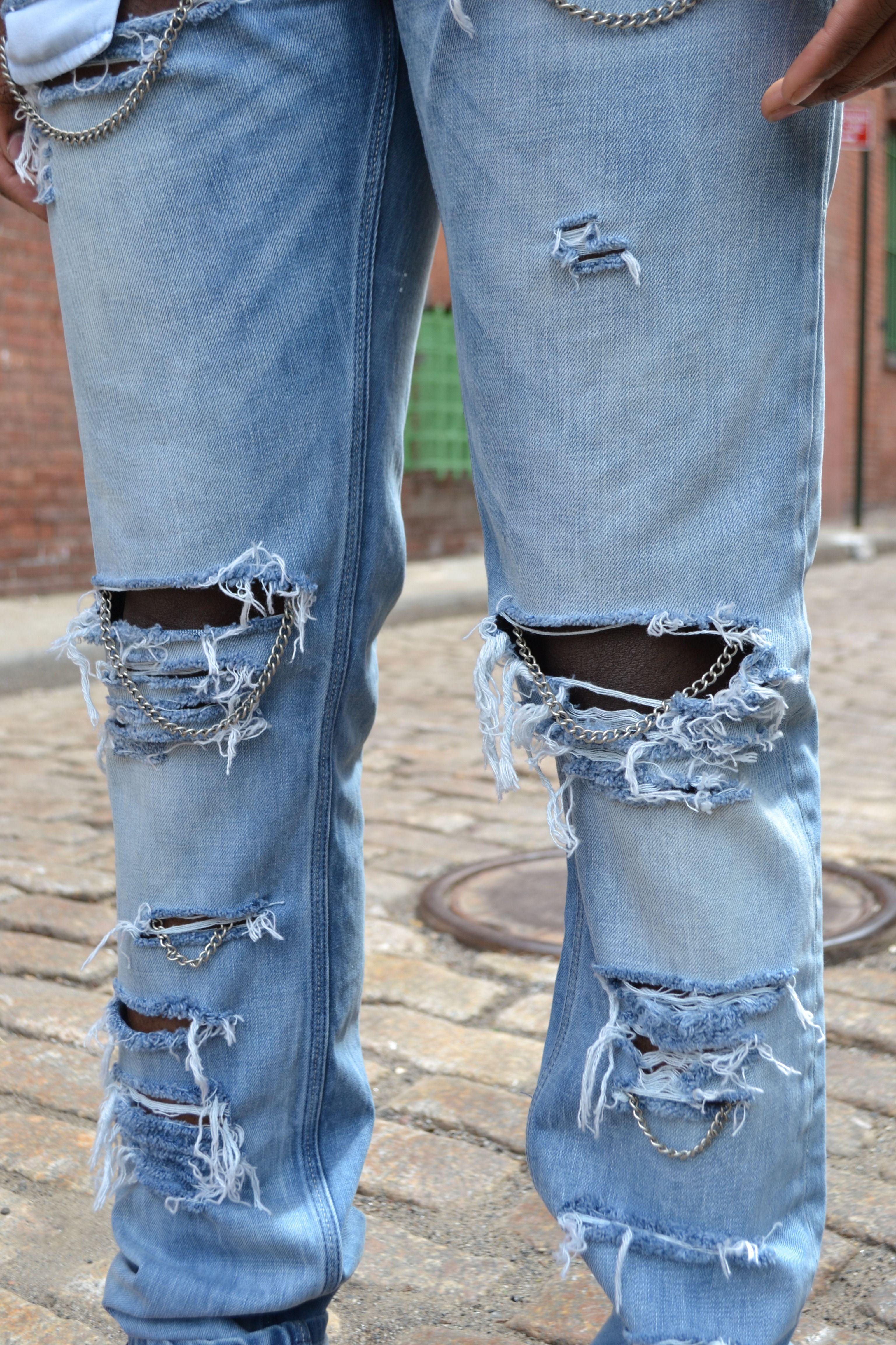 Расширяем джинсы своими руками. Джинсы с дырками. Драные джинсы. Модные джинсы с дырками. Красивые дырки на джинсах.