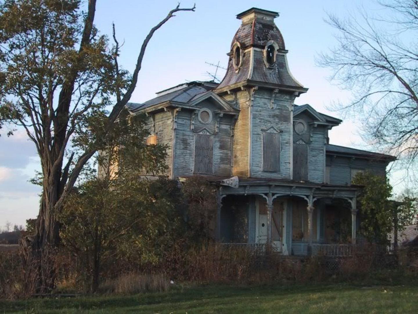 1440x1080 Haunted House Wallpaper Desktop Haunted House HD Wallpaper