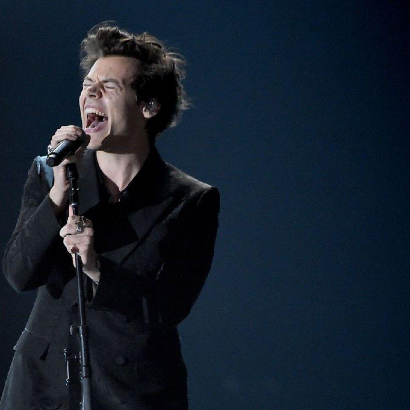 1600x1600 Harry Styles' Song 'Medicine' Hints at Bisexuality, Some Fans Claim