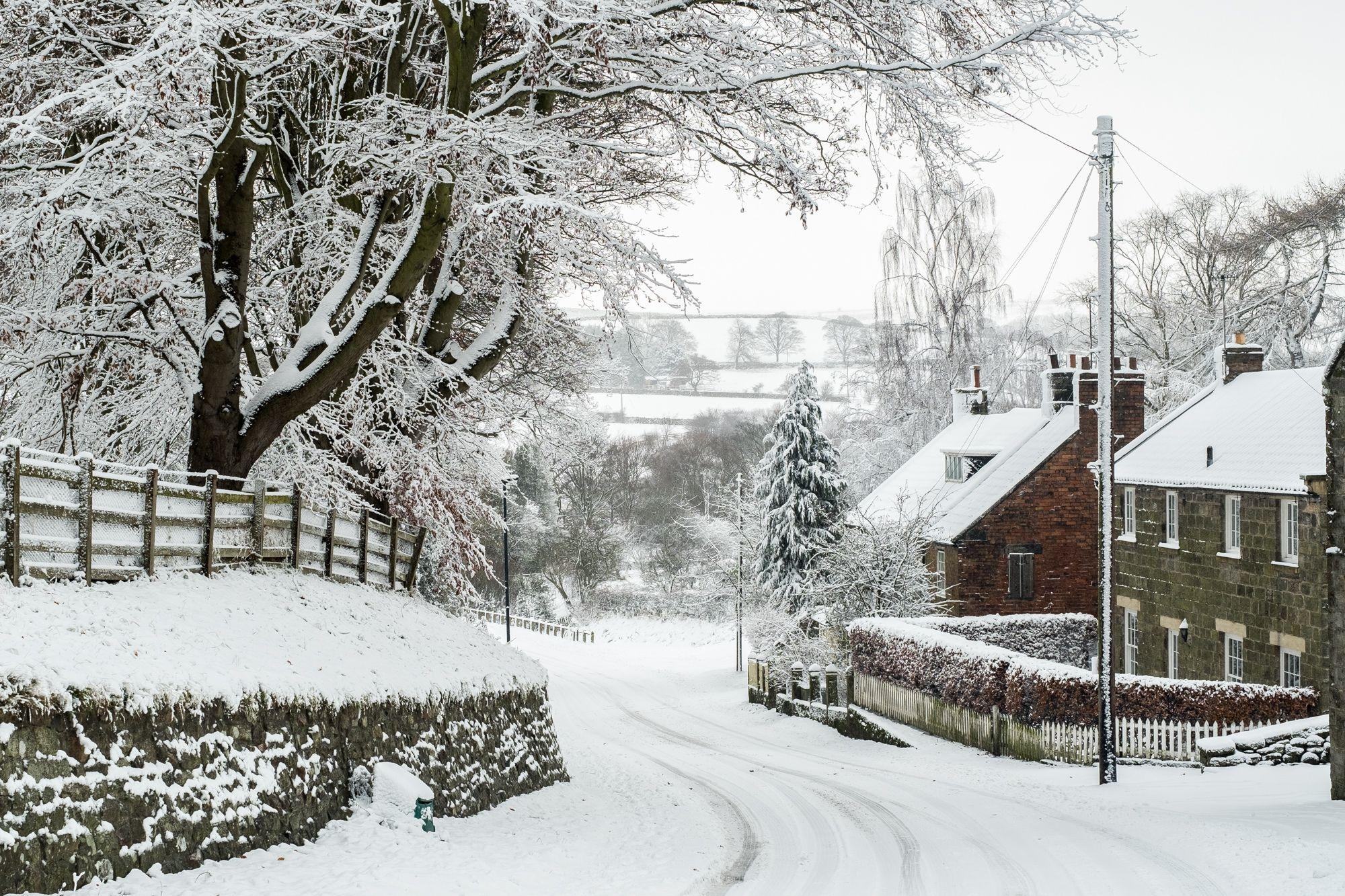 2000x1333 Winter Village Night Scenes Photograph .