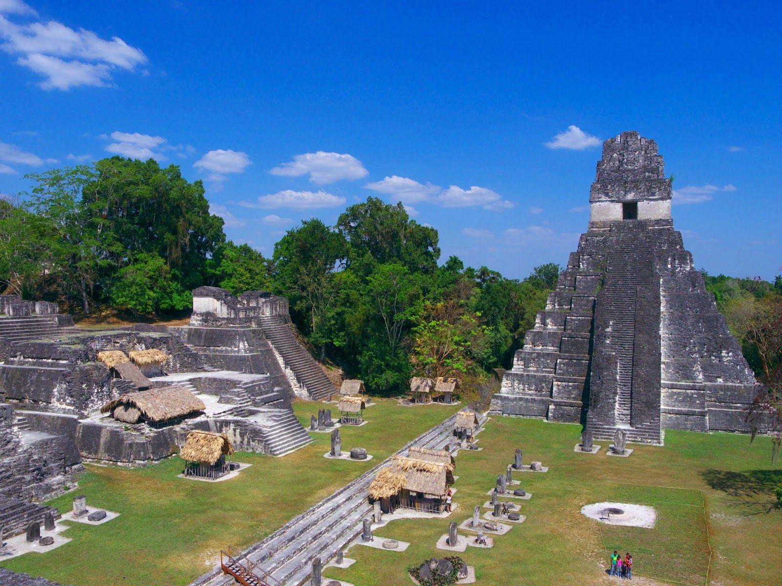 1600x1200 Tikal National Park Wallpaper