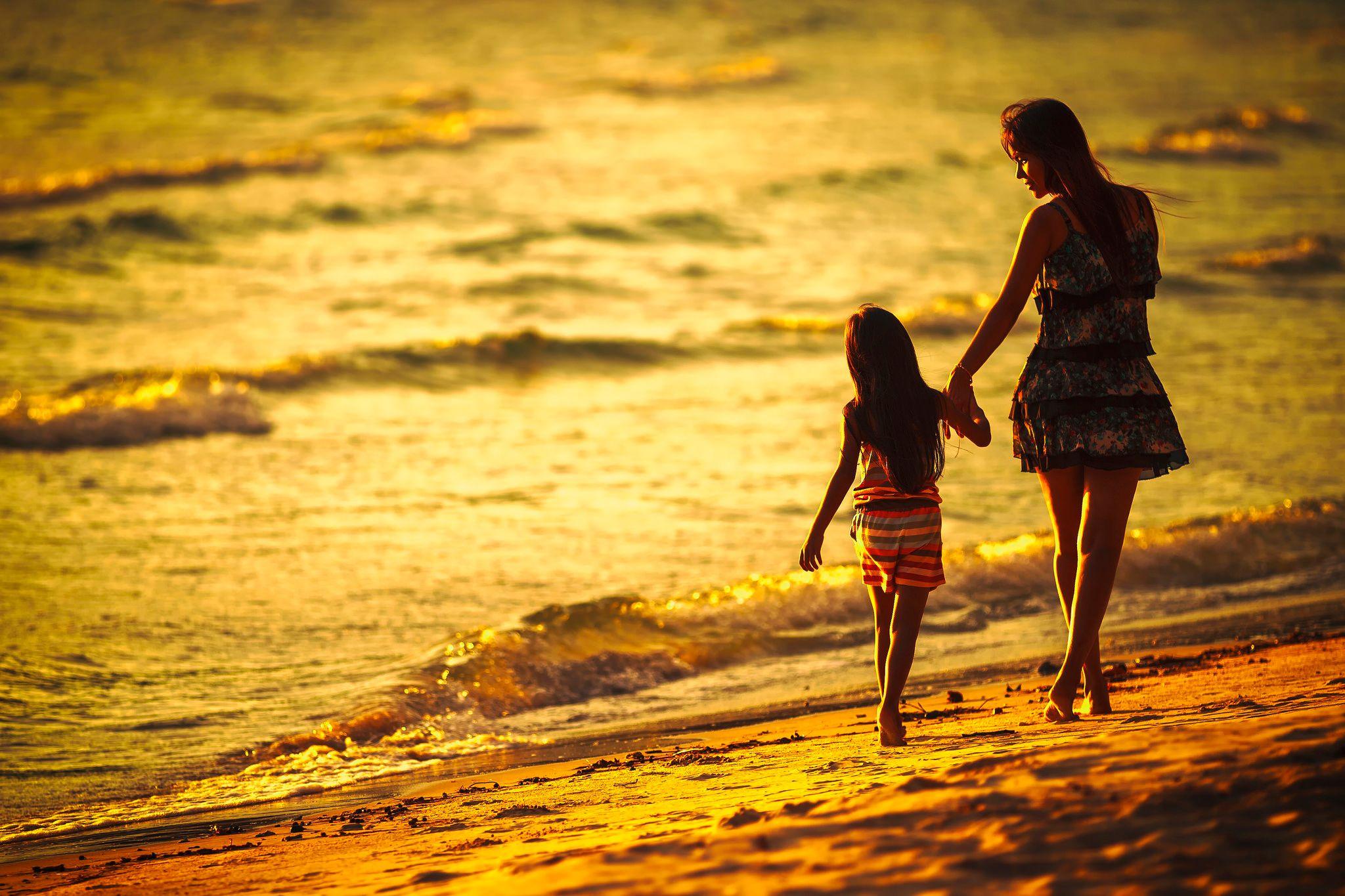 2048x1365 sunset, ocean, summer, waves, mom, nature, EA, evening, summer time, child, woman, girl, beach, love, ocean waves wallpaper