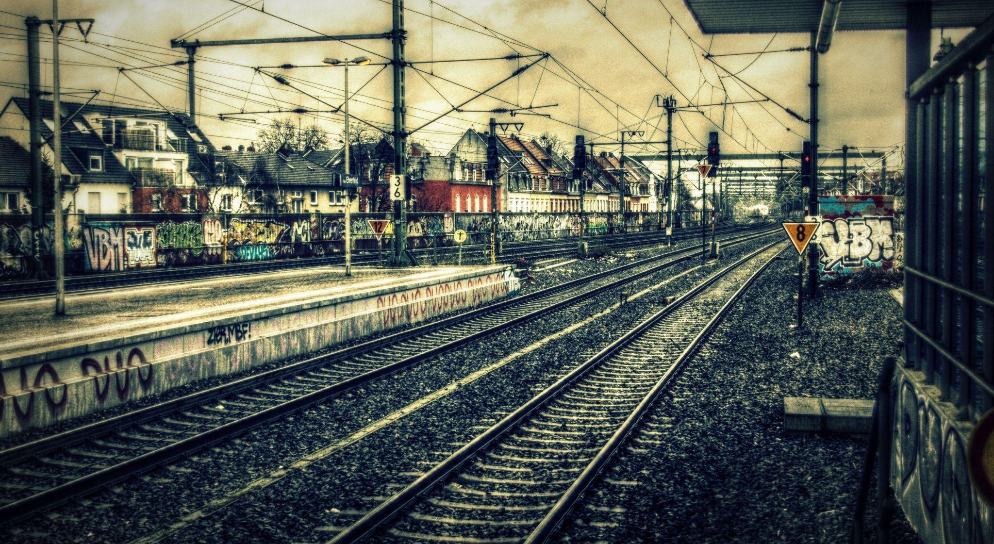 2048x1121 Urban Wallpaper