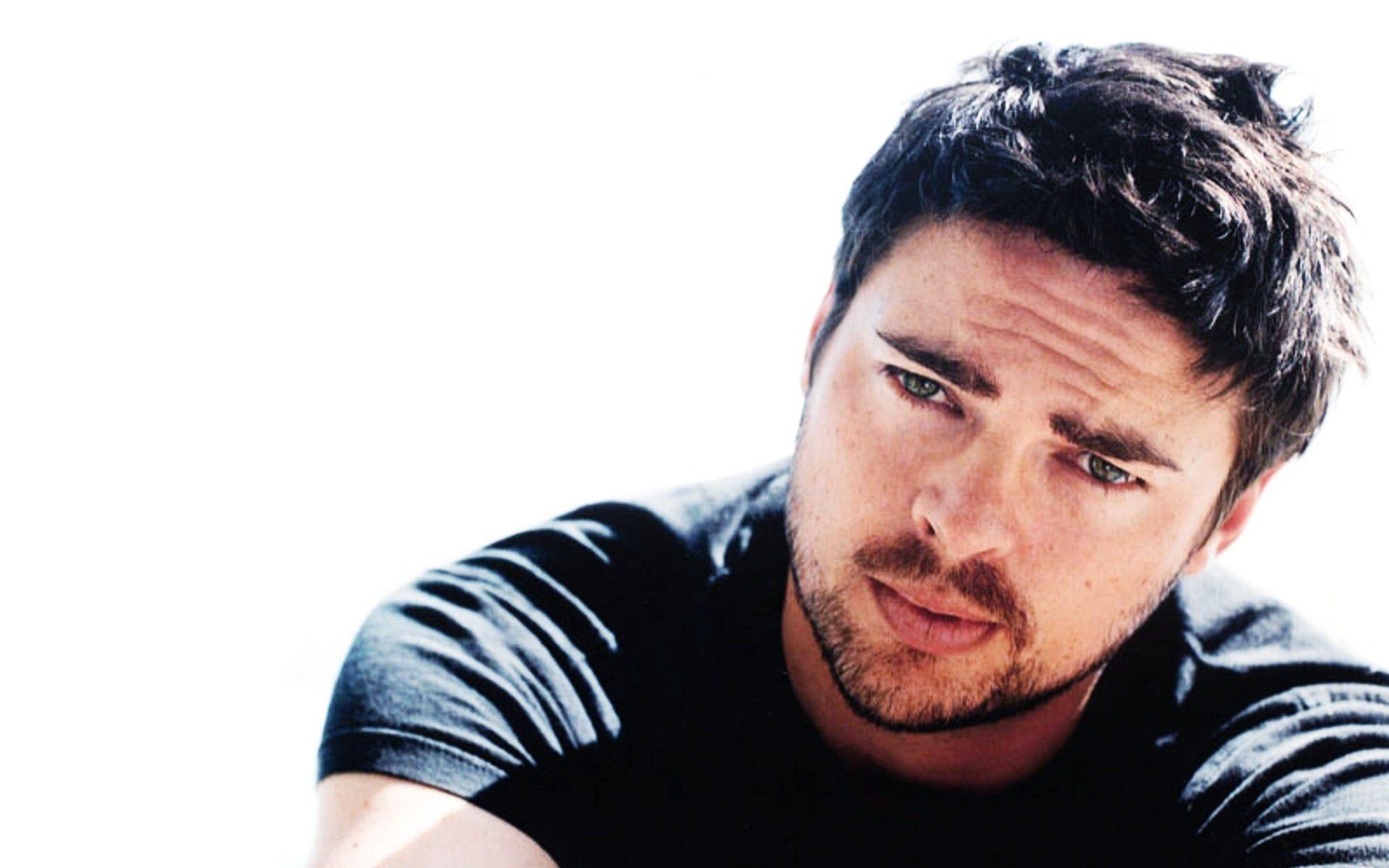 1920x1200 Karl Urban Wallpaper