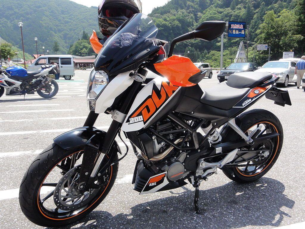 1024x768 KTM DUKE 200