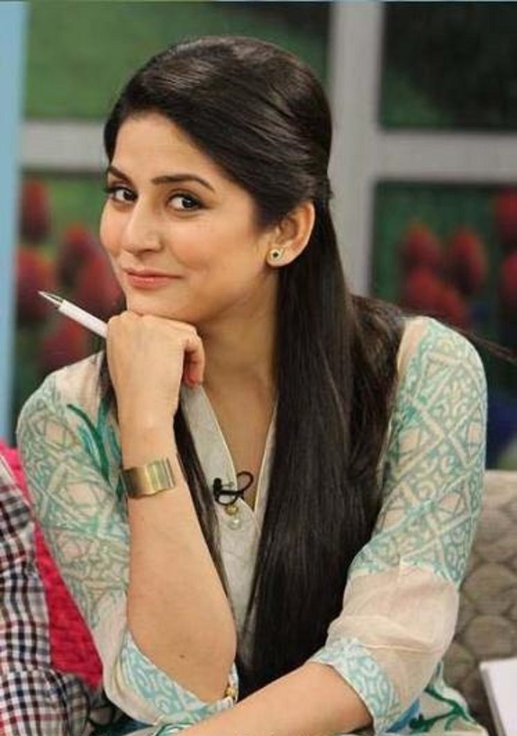746x1063 Sanam Baloch Wallpaper