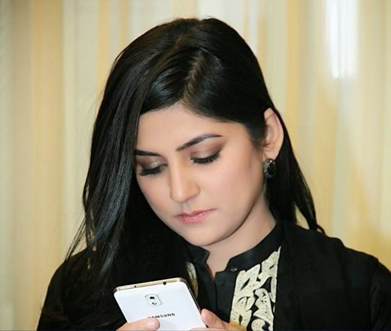 1280x1084 Sanam Baloch Wallpaper