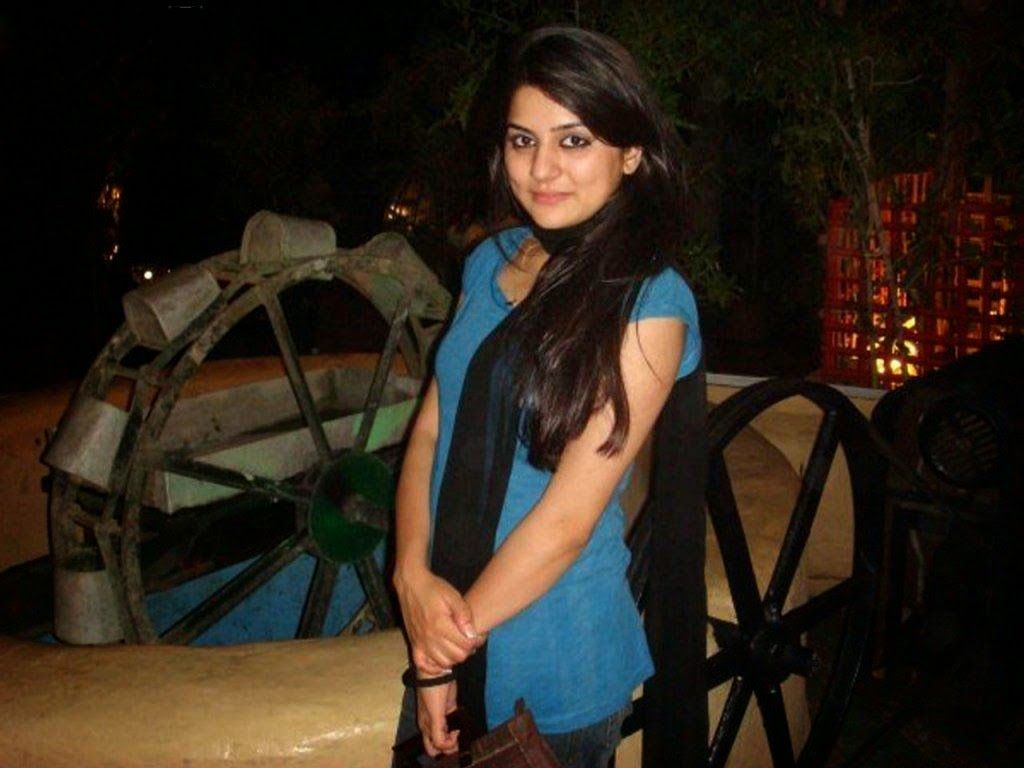 1024x768 Unique Wallpaper: Sanam Baloch Hot Pics Free Download