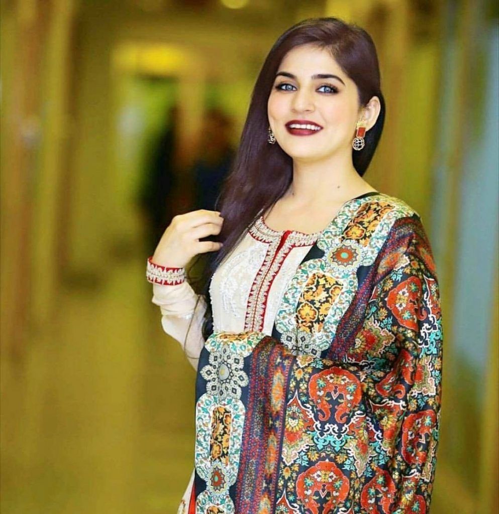 993x1024 Beautiful Dresses of Sanam Baloch