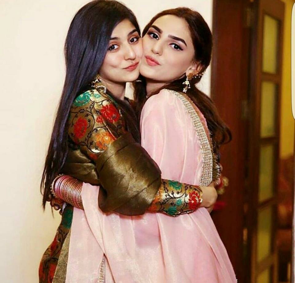 960x922 Sanam Baloch and Her Sisters are a Happy Bunch [Picture]
