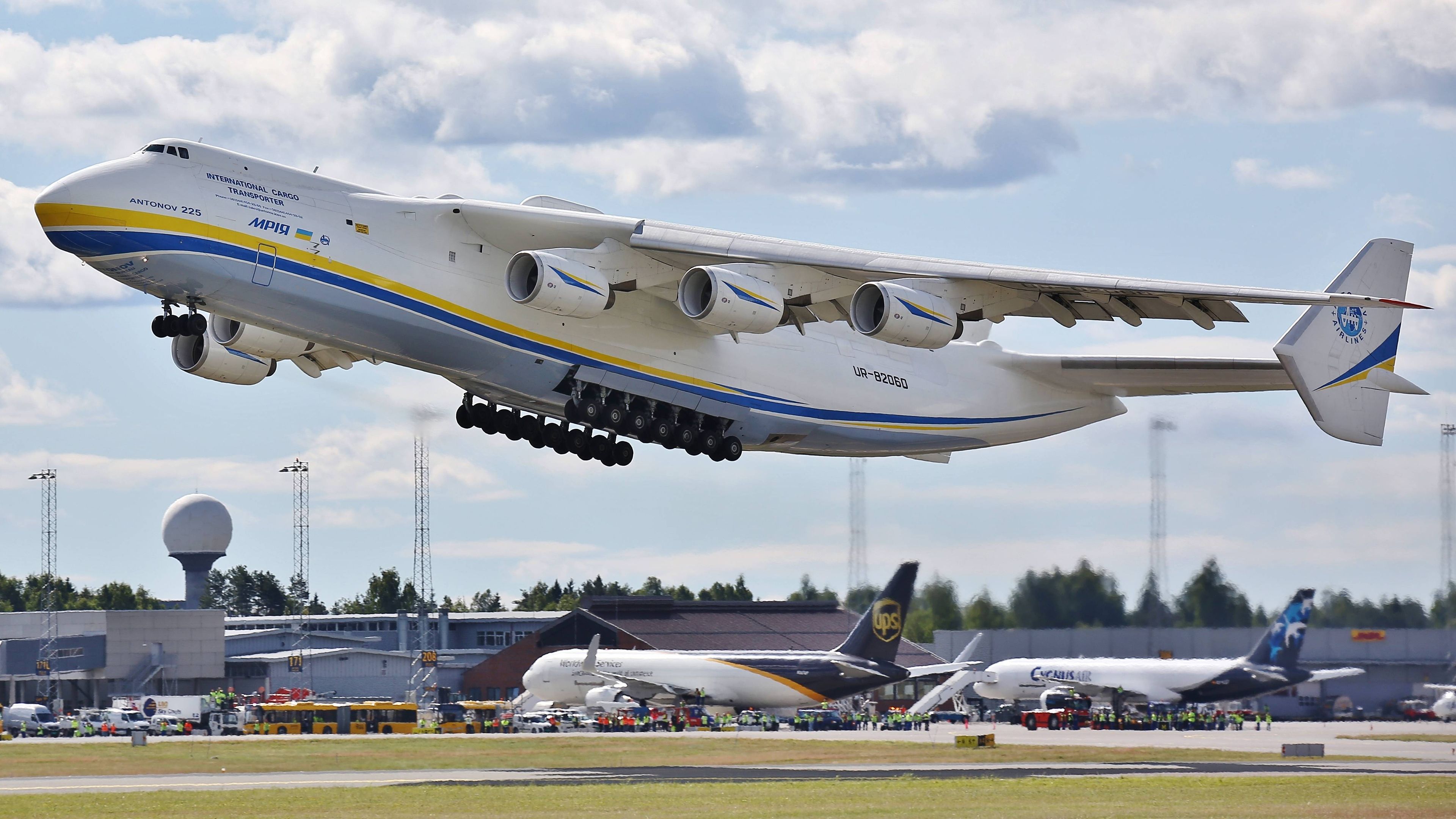 3840x2160 Giant of the Skies