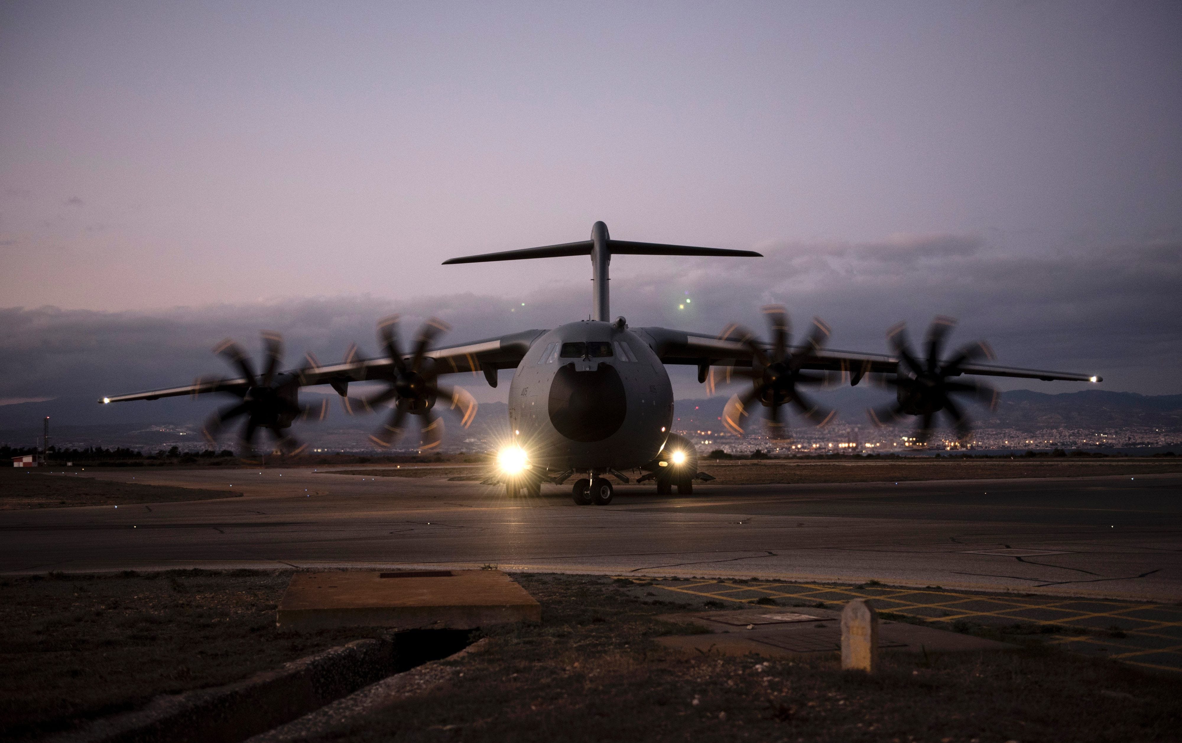 4000x2517 of the Largest Cargo Planes in