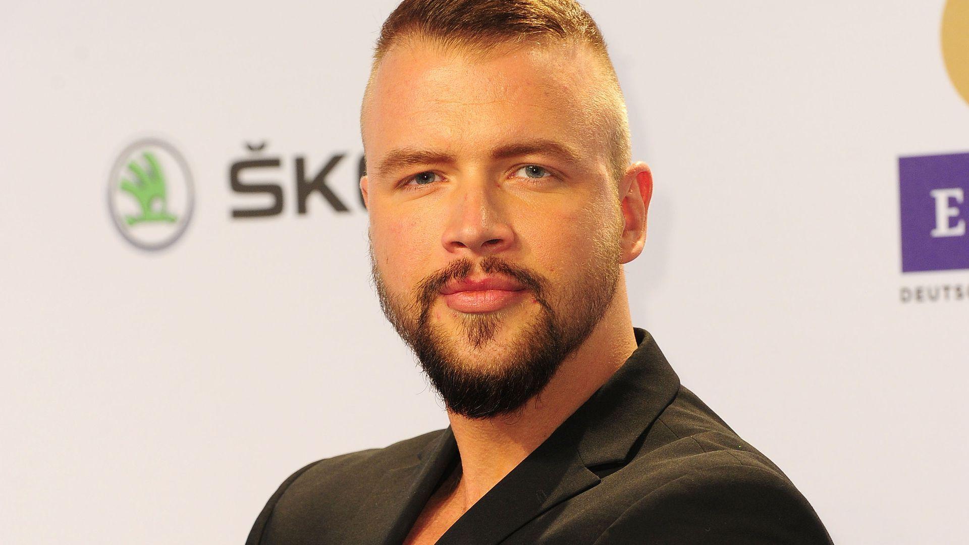 1920x1080 Nach Echo Skandal & Holocaust Besuch Zeigt Kollegah Kollegah Wallpaper & Background Download